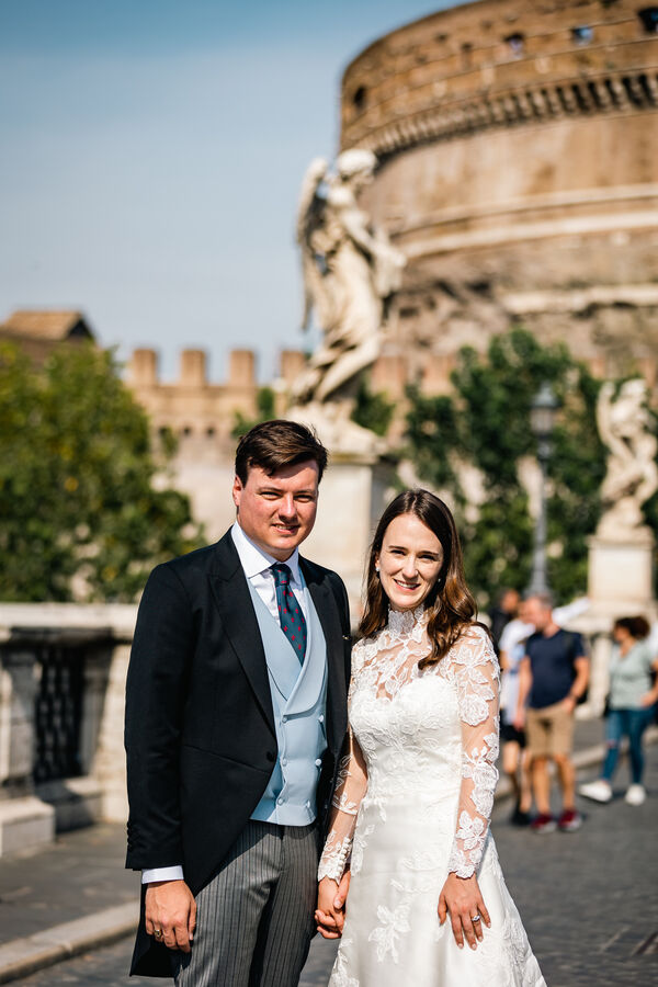 Sposi Novelli smiling on Castel Sant'Angelo Bridge