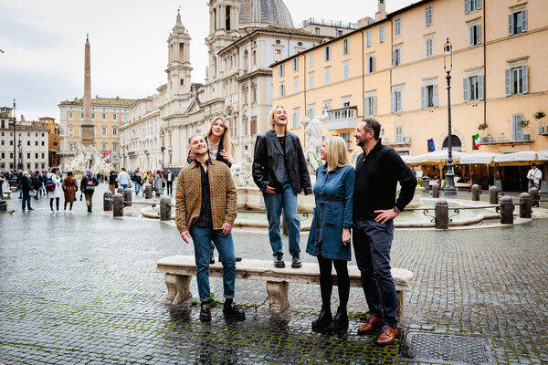 Family on Vacation photoshoot in Piazza Navona in Rome