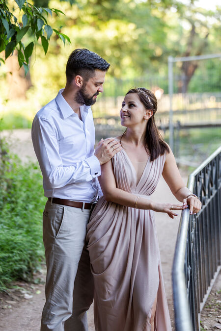 Couple during a Honey Photo Session in Villa Borghese in Rome