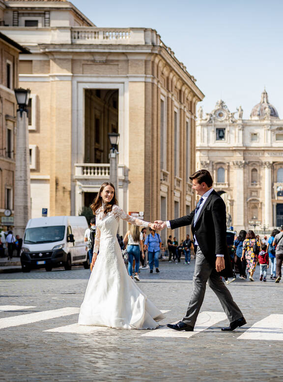 Sposi Novelli Photoshoot near the Vatican in Rome