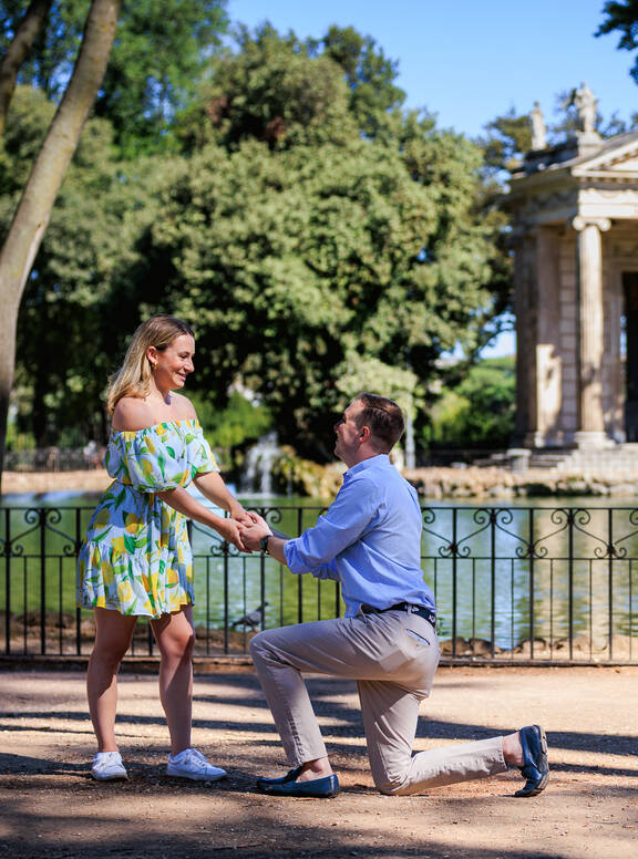 Surprise Proposal Photo Session in Rome by the pond in Villa Borghese